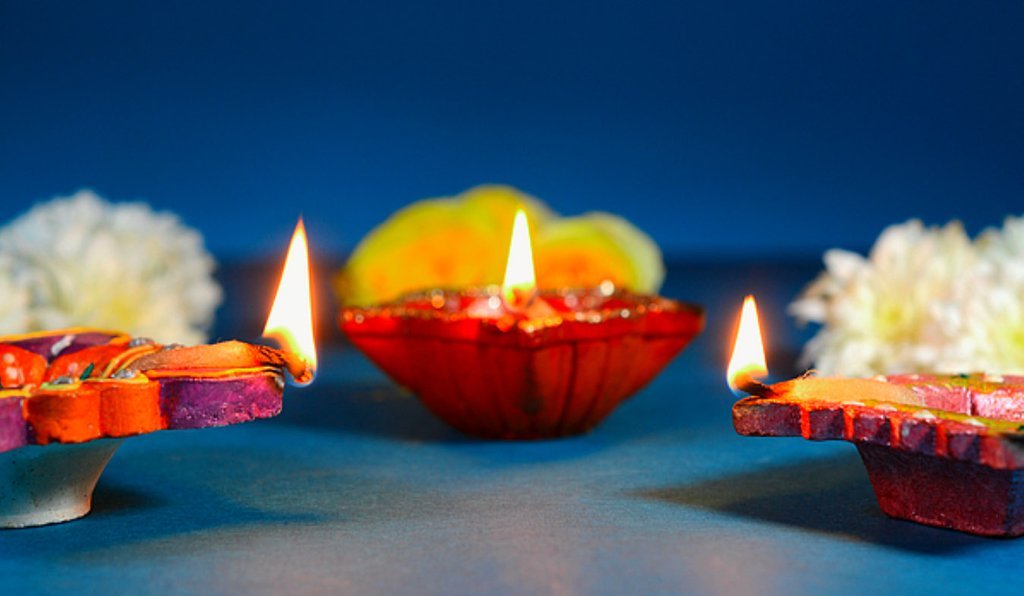 Decor Your Home This Diwali with Uncommon Gifts|Diwali Home Decor Ideas - Uncommongifts.in