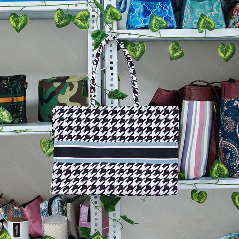 Customized Geometric Printed Black & White Handheld Box Bag - Uncommongifts.in