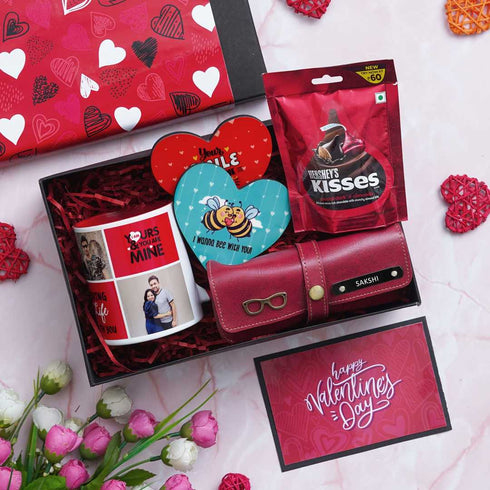 Couples Valentine Day Delight Hamper - Uncommongifts.in