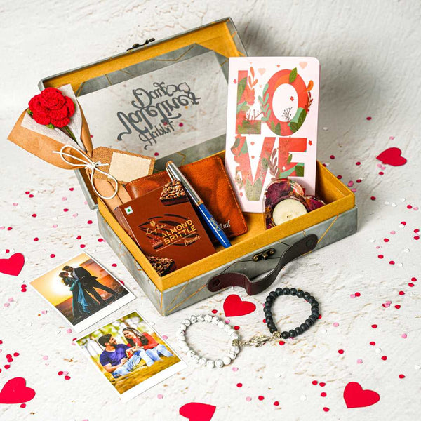 Romantic Valentine's Day Couples Gifts Combo - Uncommongifts.in