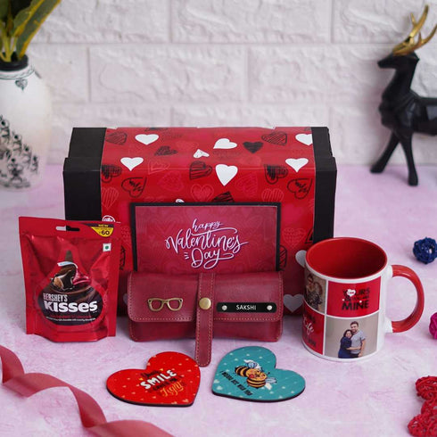 Couples Valentine Day Delight Hamper - Uncommongifts.in
