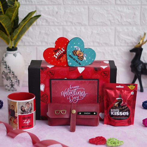Couples Valentine Day Delight Hamper - Uncommongifts.in